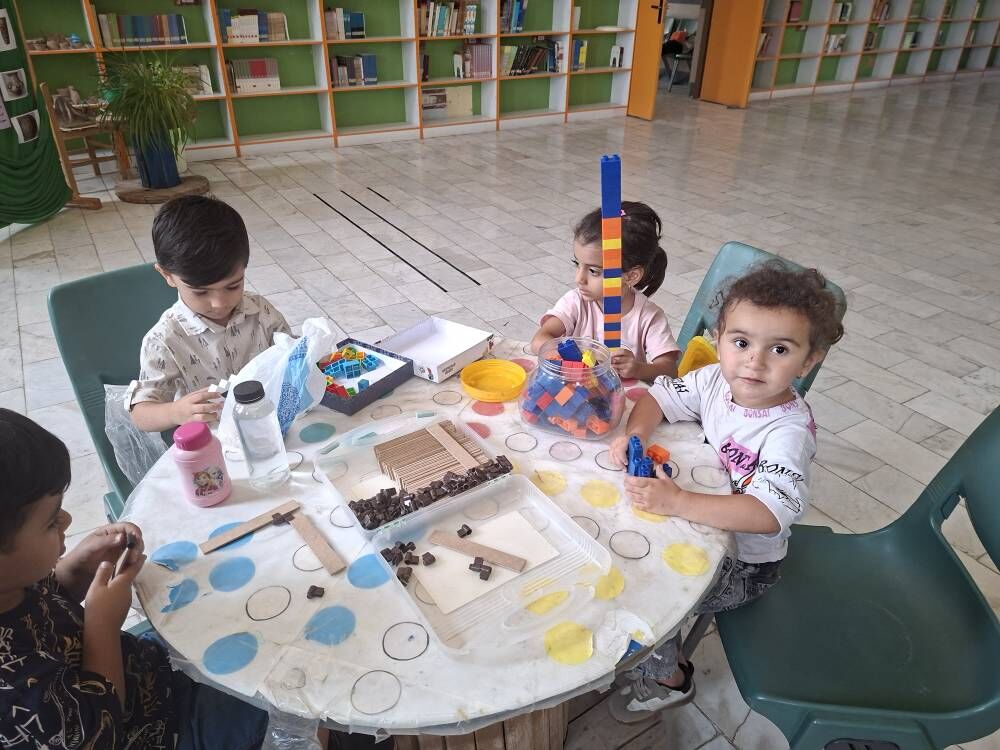 هنرنمایی با گل و مهارت در کارگاه‌های شهمیرزاد