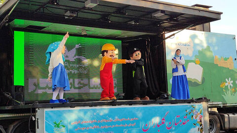 گزارش تصویری | تماشاخانه سیار در سفر به «نیار، سلطان‌آباد، گیلانده و کرکرق»؛ لبخند کودکان بر مدار نشاط‌آفرینی و امید