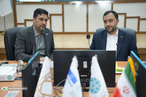 نشست مدیرعامل کانون با شرکت‌های خلاق و دانش‌بنیان اصفهان