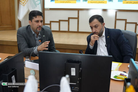 نشست مدیرعامل کانون با شرکت‌های خلاق و دانش‌بنیان اصفهان