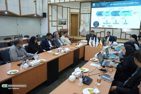 نشست مدیرعامل کانون با شرکت‌های خلاق و دانش‌بنیان اصفهان