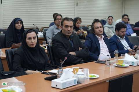 نشست مدیرعامل کانون با شرکت‌های خلاق و دانش‌بنیان اصفهان