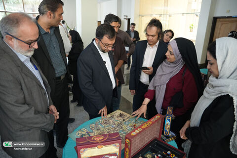 بازدید مدیرعامل کانون با نمایشگاه شرکت‌های خلاق و دانش‌بنیان