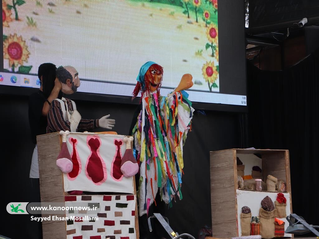 تماشاخانه سیار کانون در سومین روز به مینودشت رسید