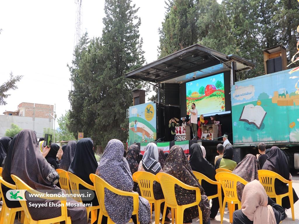تماشاخانه سیار کانون در سومین روز به مینودشت رسید