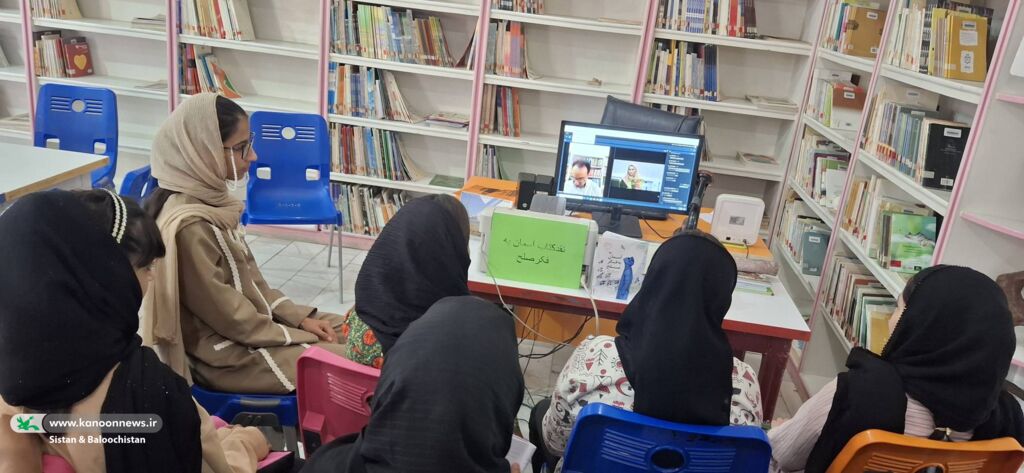 «آسمان به فکر صلح» در قاب «دوپنجره»؛ نوجوانان پای گفت‌وگوی ادبی با غلامرضا بکتاش نشستند