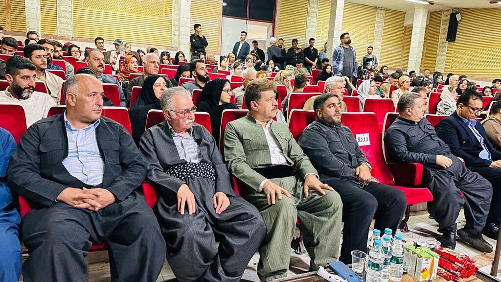 از مسئول مرکز پاوه در آیین رونمایی فیلم کوتاه «دِژنو» تجلیل شد