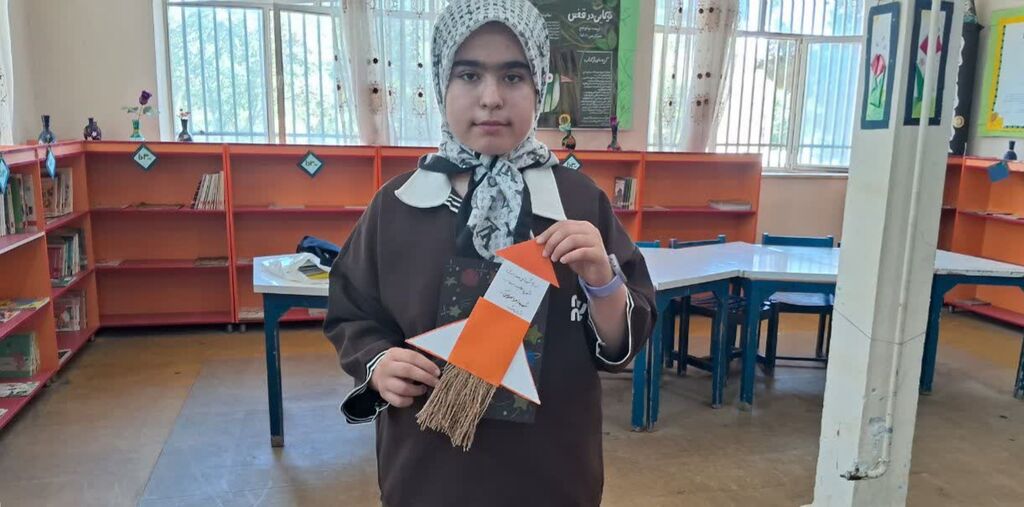 ویژهنامه «کارتپستالسازی» با یاد شهدای کودک در کانون کنگاور برگزار شد