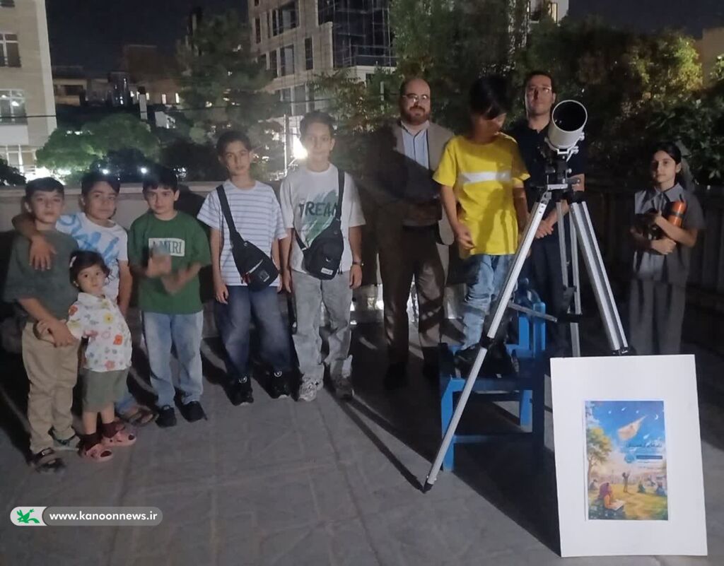رصد ماه_مرکزی رصد ماه در کانون شماره ۴ اراک با محوریت پویش «نامهای از آسمان» برگزار شد