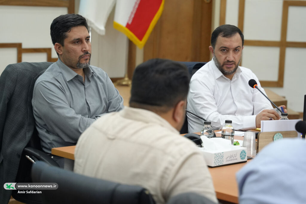 نشست مدیرعامل کانون با شرکتهای خلاق و دانشبنیان اصفهان کودک ایرانی باید از مصرفکننده فرهنگ به خالق آن تبدیل شود
