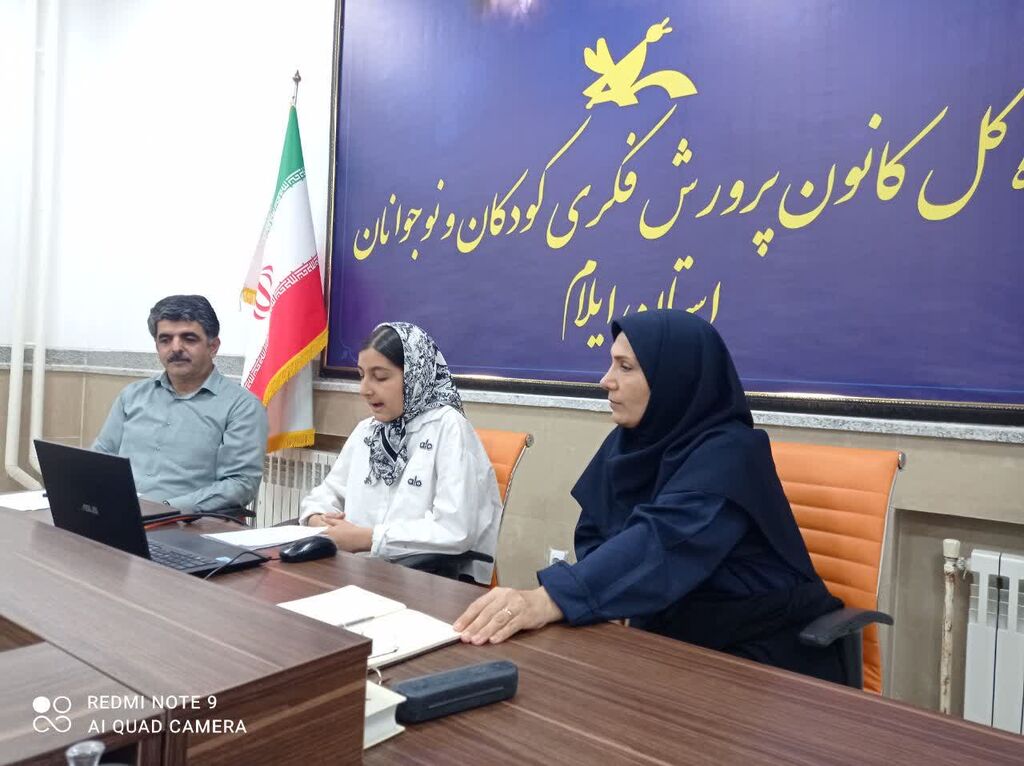 نشست ادبی دو پنجره در کانون استان ایلام برگزار شد
