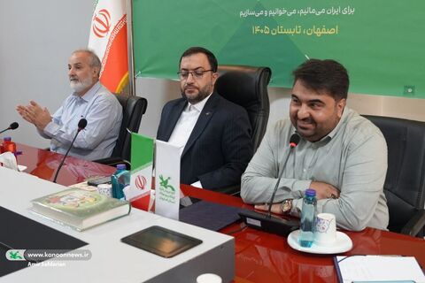 دیدار  مدیر عامل و اعضای شورای معاونان کانون با نوجوانان اصفهانی