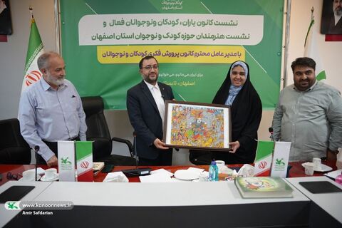 دیدار  مدیر عامل و اعضای شورای معاونان کانون با نوجوانان اصفهانی