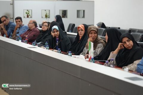 دیدار مدیرعامل و اعضای شورای معاونان کانون با هنرمندان اصفهانی