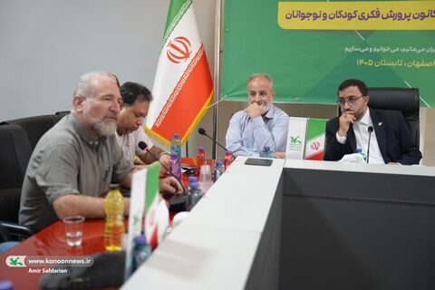 دیدار مدیرعامل و اعضای شورای معاونان کانون با هنرمندان اصفهانی