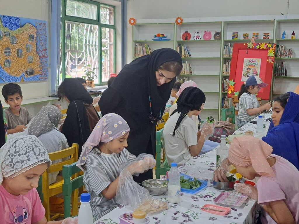 برگزاری ویژه برنامه «مزه دوستی» با هدف تقویت مهارت‌های کارگروهی در کانون رشت