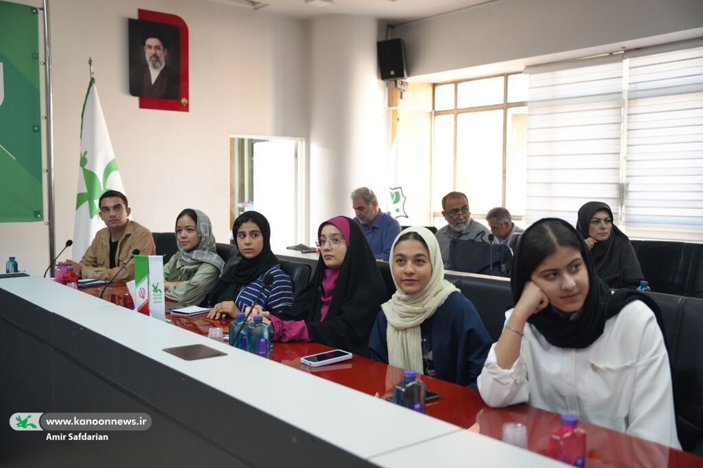نشست صمیمانه مدیرکل کانون با اعضای فعال و کانون‌یاران اصفهان؛ از شنیدن بی‌واسطه حرف نوجوانان تا تأکید بر نقش تربیتی کانون