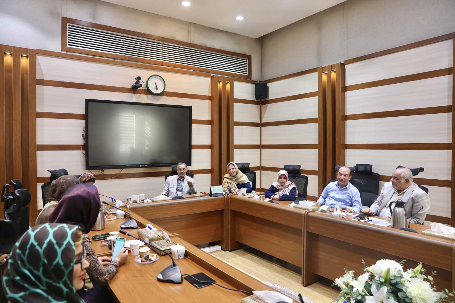 هشتمین نشست انجمن شعر برگ در کانون