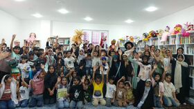 طنین خنده در «دمشهر»؛ تئاتر «اوکاپی» به مرهمی برای کودکان مینابی تبدیل شد