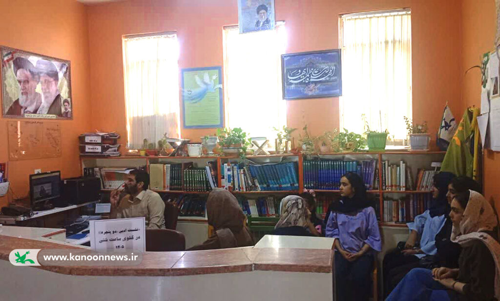 برگزاری ویژه‌برنامه دو پنجره درکانون با نقد مجموعه «در گلوی ساعت شنی»