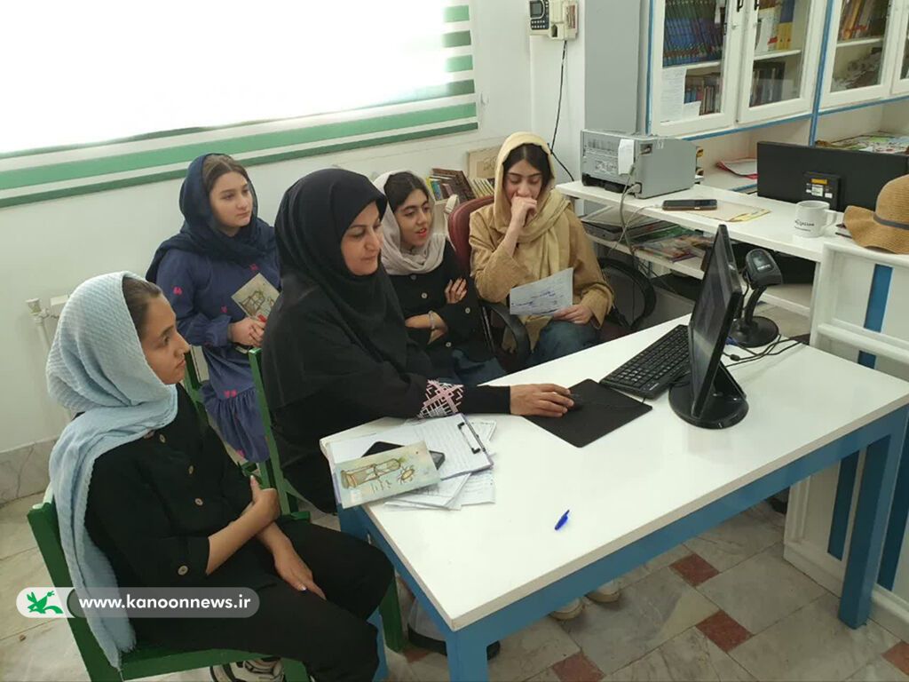 برگزاری ویژه‌برنامه دو پنجره درکانون با نقد مجموعه «در گلوی ساعت شنی»