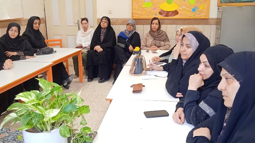 نشست آموزشی «مادران اندیشمند، فرزندان دانشمند» در مرکز فرهنگی شماره ۸ مشهد