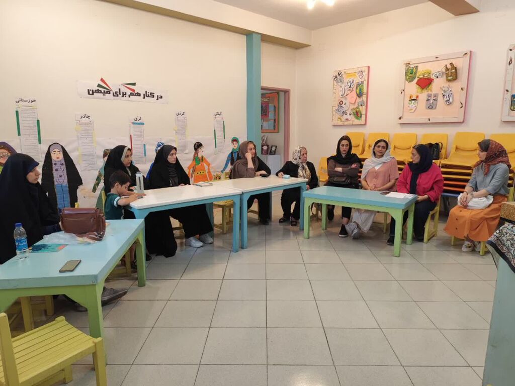 دومین نشست باشگاه مادران کتابخوان در مرکز شماره ۱۰