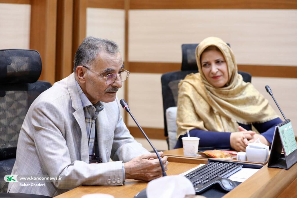 هشتمین نشست انجمن شعر برگ با موضوع «مخاطبشناسی» برگزار شد