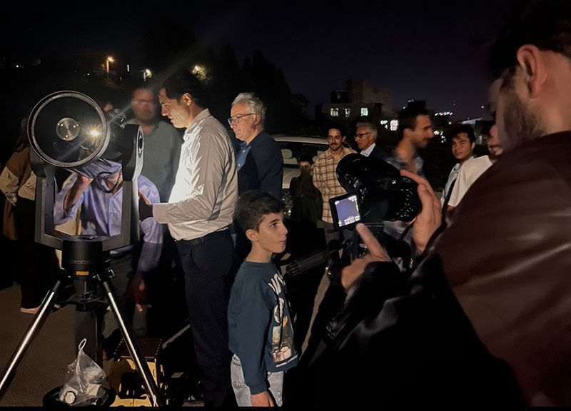 نخستین شب رصدی در نمین نخستین شب رصدی نمین، کودکان و نوجوانان را به تماشای آسمان شب دعوت کرد