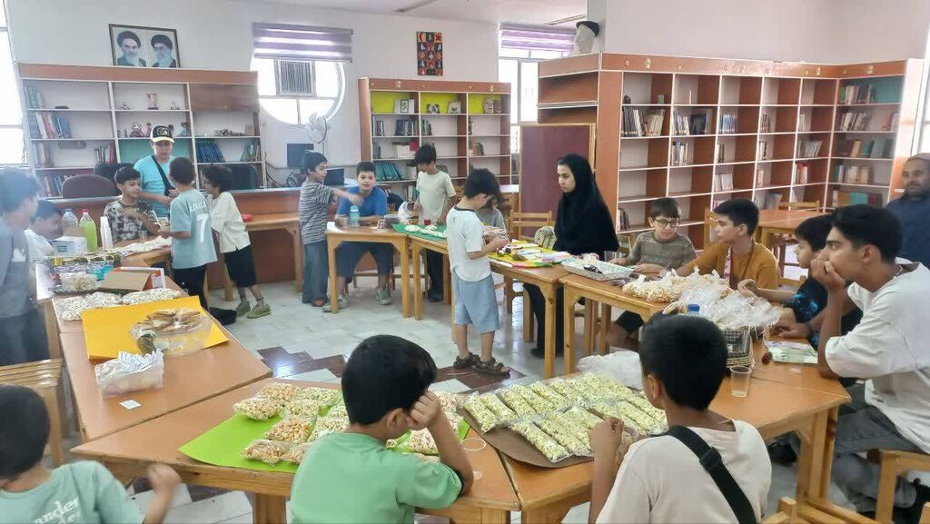 تمرین مهارتهای زندگی در بازارچه اعضای پسر کانون شماره دو دامغان