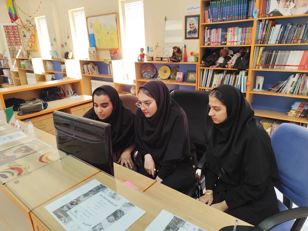 نوجوانان سمنانی «آسمان به فکر صلح» را با حضور غلامرضا بکتاش نقد کردند