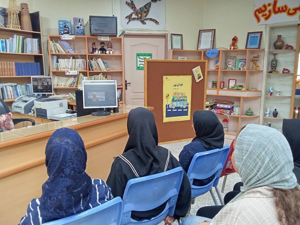 نوجوانان سمنانی «آسمان به فکر صلح» را با حضور غلامرضا بکتاش نقد کردند