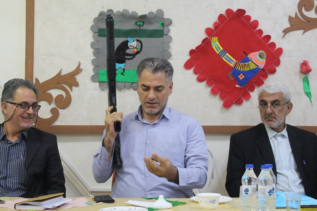 برگزاری دوره آموزشی نظامی و دفاع از مقر برای کارکنان کانون پرورش فکری آذربایجان شرقی
