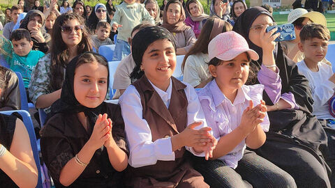 گزارش تصویری | تماشاخانه سیار کانون، مهمان کودکان روستاهای حسن‌باروق، آتشگاه و حکیم‌قشلاقی و شهر سرعین شد
