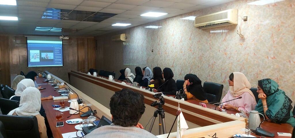 نقدِ نوجوانان کانون هرمزگان از «آسمان به فکر صلح»؛ تصویرگری و ایجاز، کلید ارتباط با نسل نو