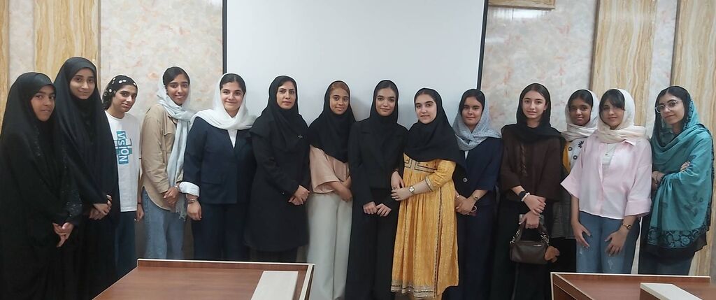 نقدِ نوجوانان کانون هرمزگان نقدِ نوجوانان کانون هرمزگان از «آسمان به فکر صلح»؛ تصویرگری و ایجاز، کلید ارتباط با نسل نو