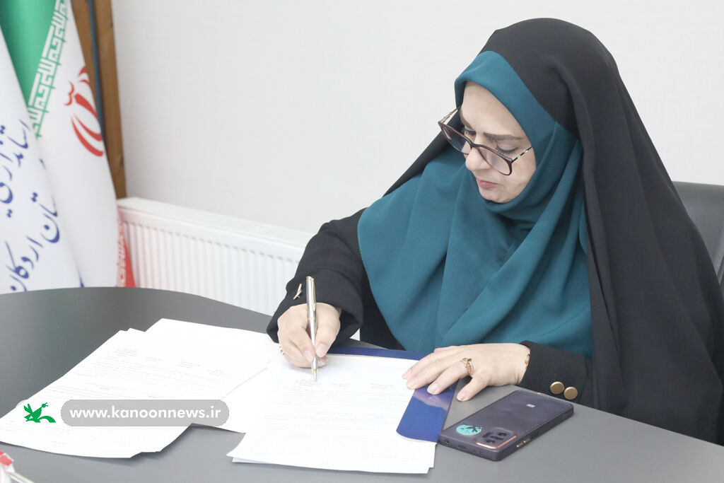 کلنگ احداث مرکز فرهنگی ، هنری کانون پرورش فکری اردکان به زمین میخورد