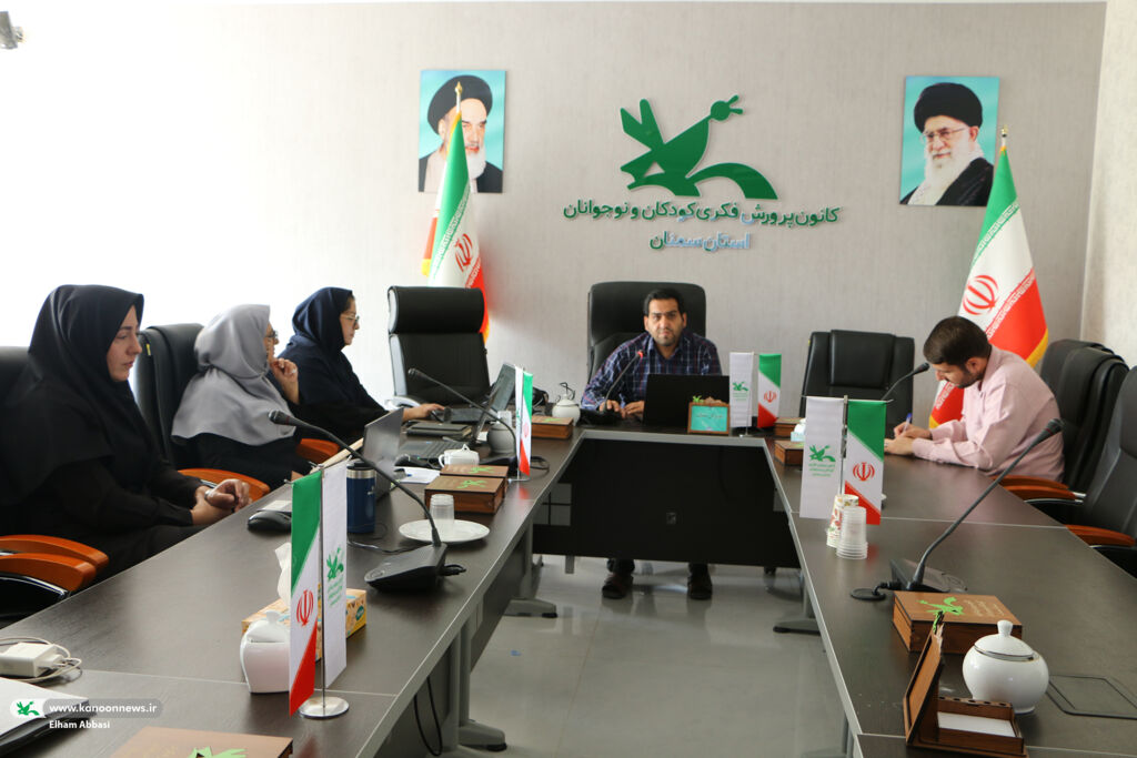 تأکید بر ارتقای کیفی فعالیت‌های کانون سمنان در نشست شورای فرهنگی استان