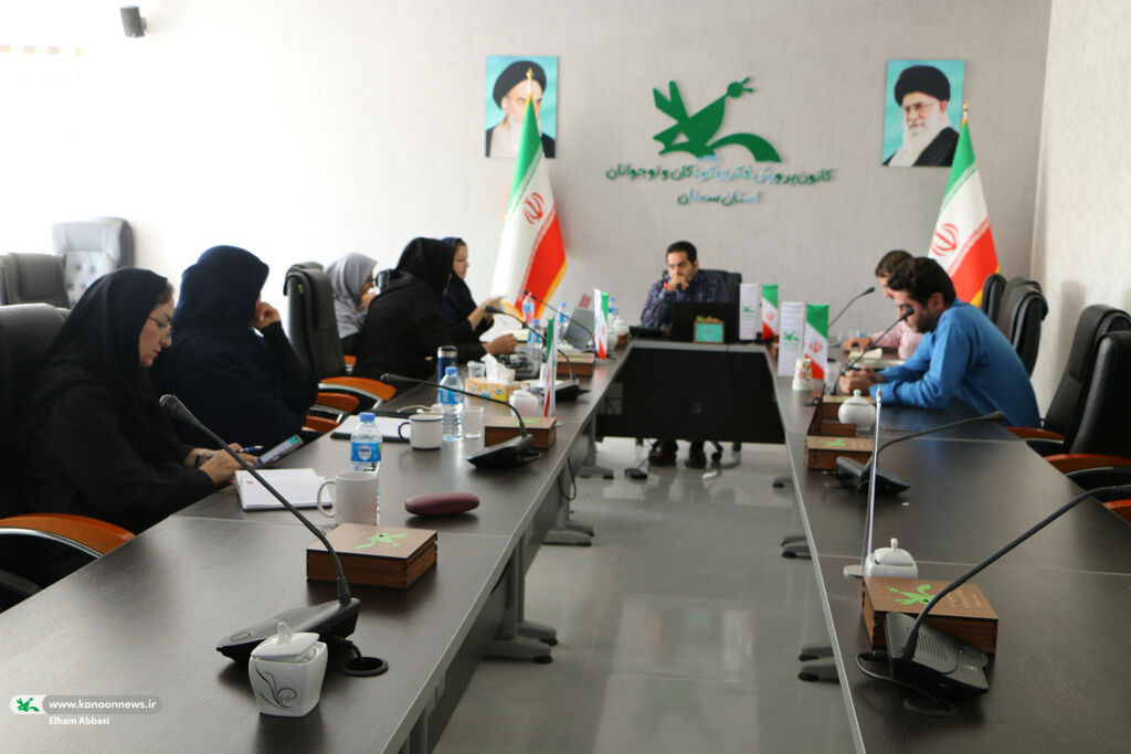 تأکید بر ارتقای کیفی فعالیت‌های کانون سمنان در نشست شورای فرهنگی استان