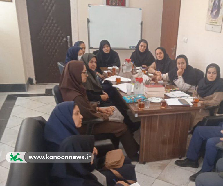 نشست راهبردی مدیرکل کانون استان مرکزی با مربیمسئولان مراکز اراک