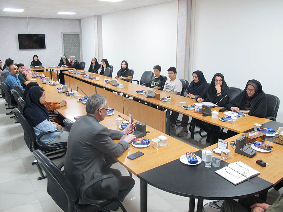 نشست ترویج و توسعه فرهنگ رضوی با محوریت قصه‌گویی در کانون اردبیل برگزار شد