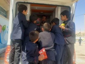 حضور مرکز سیار کانون سرخه در مدرسه «حاج ذات‌الله»