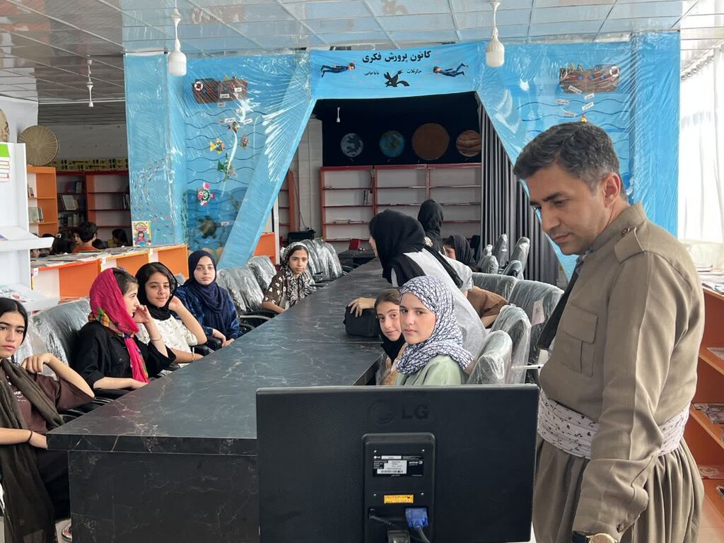 همراهی اعضا و مربیان کانون کرمانشاه در برنامه ادبی «دو پنجره»