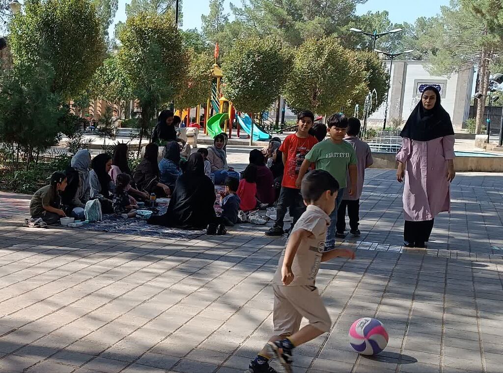 دورهمی شاد اعضای نوباوه مرکزفرهنگی شماره ۲ گناباد