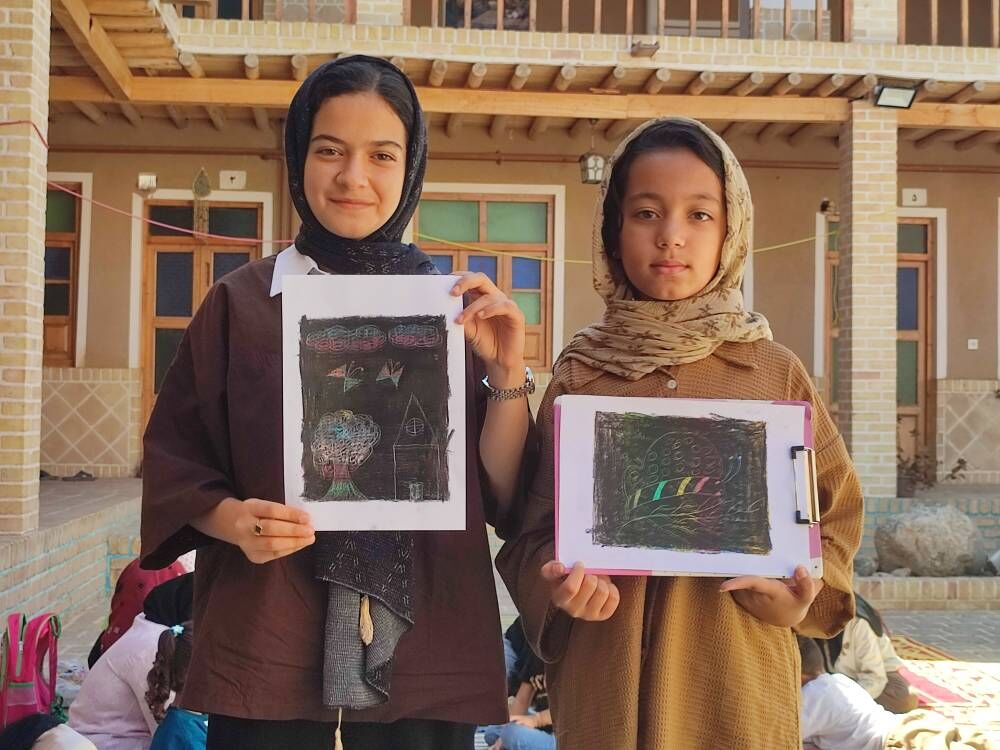 «کوله بار هنر و قصه» در روستای ابراهیم‌آباد میامی