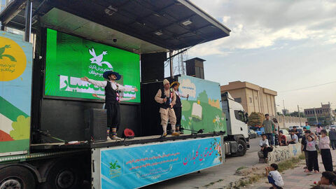 گزارش تصویری | سفر تماشاخانه سیار کانون به مناطق روستایی و محلات اردبیل در نخستین روز شهریور