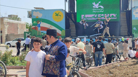 گزارش تصویری | تماشاخانه سیار کانون، میهمان کودکان و نوجوانان حور، مرنی و آبی‌بیگلو شد