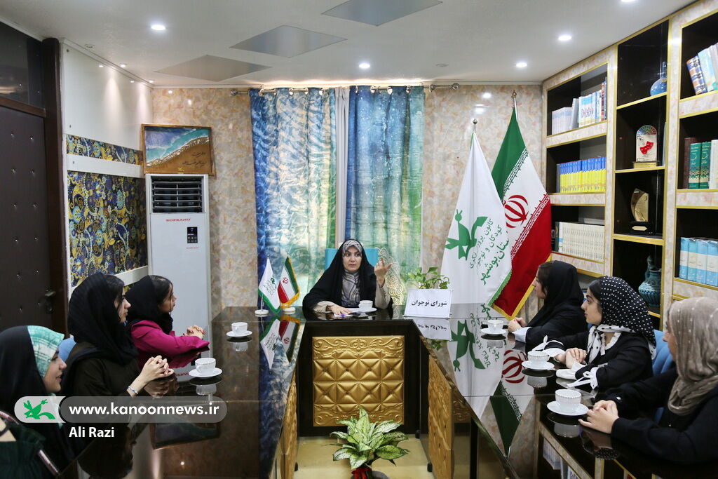 دیدار اعضا مرکز عالیشهر با مدیرکل کانون استان بوشهر تأکید مدیرکل کانون استان بوشهر بر نقشآفرینی نوجوانان در تصمیمسازیهای فرهنگی