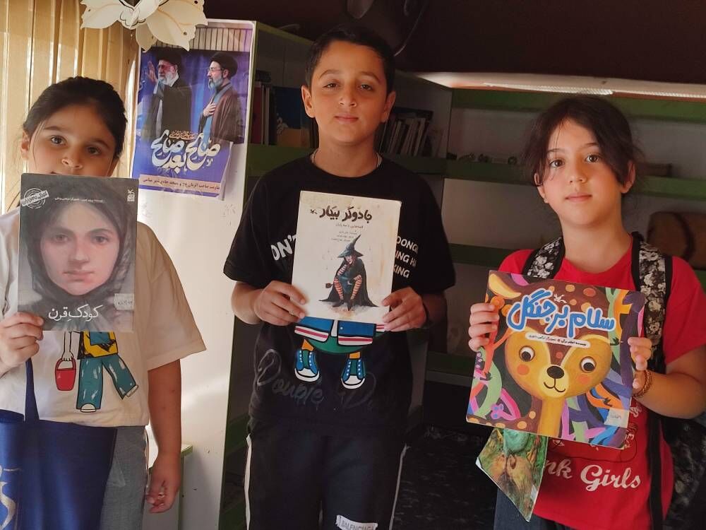 آموزش نقاشی چاپی در ایستگاه فرهنگی مرکز سیار میامی در محمدآباد