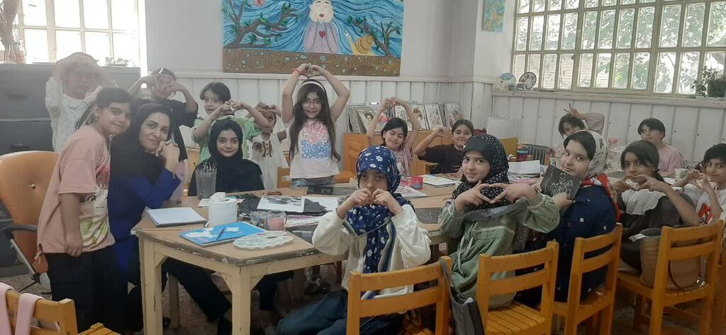 نقش برگ و بازی رنگ‌ها در کارگاه‌های هنری کانون شماره یک شاهرود